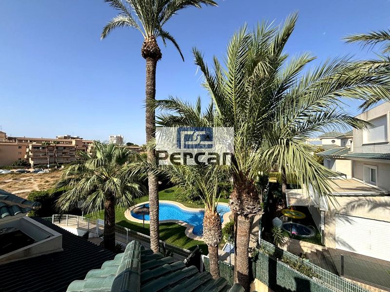 Foto bb387ef7-e360-4b38-8611-0b5f90be39b9. Casa amb calefacció piscina a Campello Playa Campello (el)