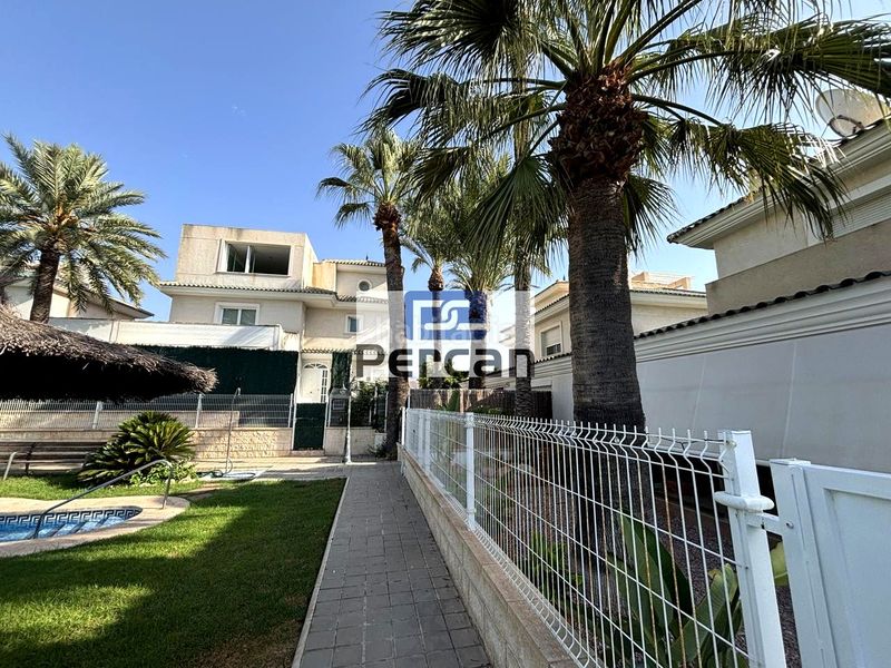 Foto c189aaab-a0d5-4a36-ad5b-034c4aabcda9. Casa amb calefacció piscina a Campello Playa Campello (el)