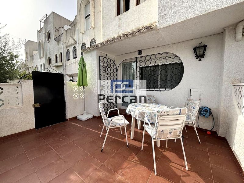Foto 4a2349f6-d1ad-4660-90a9-546acbe10d98. Casa amb piscina a Pueblo Español-Coveta Fumá Campello (el)