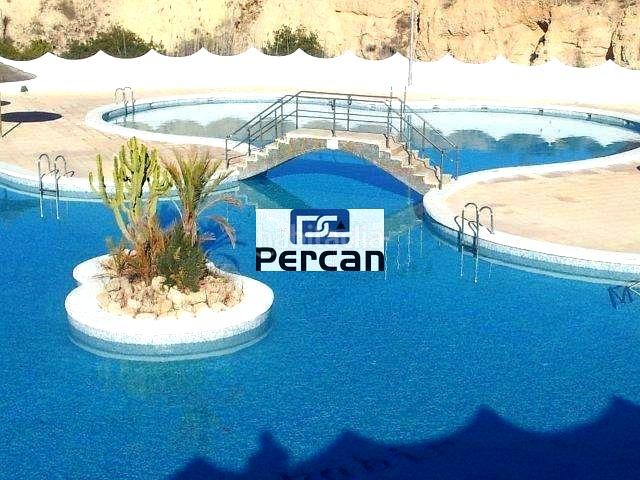 Foto c36b9e19-fd7b-4c0b-b706-8faef7ba9893. Casa amb piscina a Pueblo Español-Coveta Fumá Campello (el)