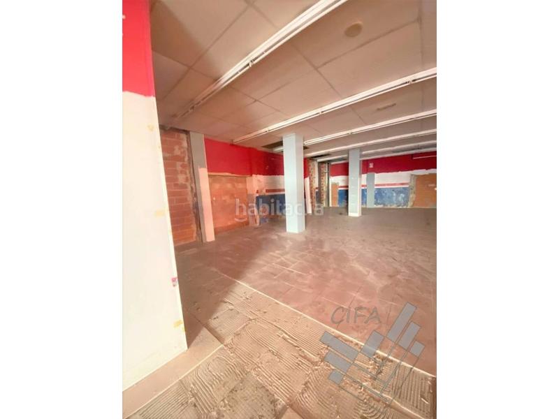 Foto 930f9aa5-2602-4bb0-8f58-04adb0e7e523. Local comercial se vende gran local esquinero en vinarós en Vinaròs