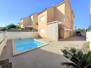 Chalet  Garneu. Chalet independiente con piscina en costa norte