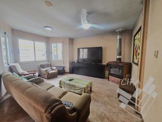 Casa  Centelles. Oportunidad única! amplia casa de 3 plantas en venta