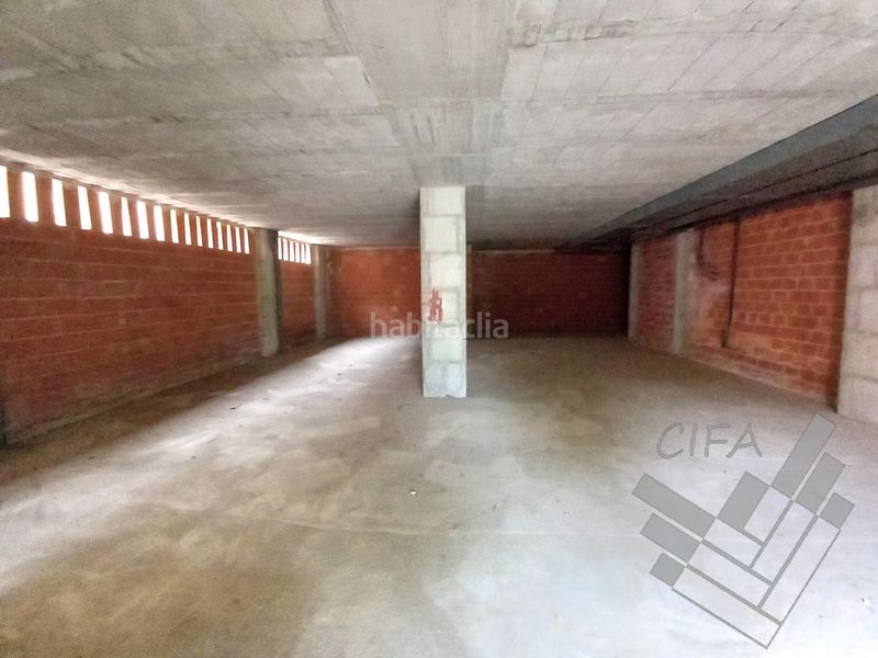Foto 1f5571f3-04ca-432f-b66a-e952d1f73676. Alquiler local comercial se alquila local diáfano esquinero en Vinaròs