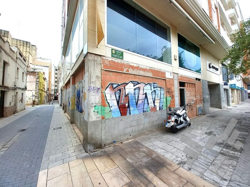 Foto 48981f91-9b97-46f8-abf3-7d4910e6eefe. Alquiler local comercial se alquila local diáfano esquinero en Vinaròs