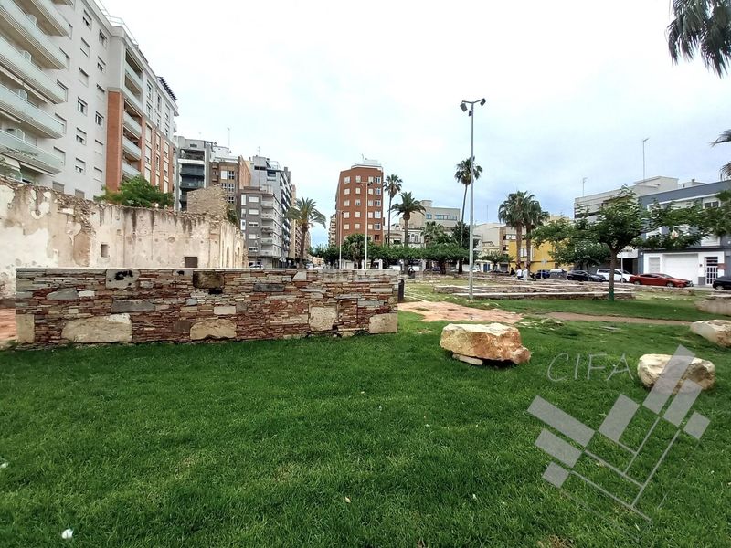 Foto 5804984d-3a20-49e3-b5b0-1b03662eb9e4. Alquiler local comercial se alquila local diáfano esquinero en Vinaròs