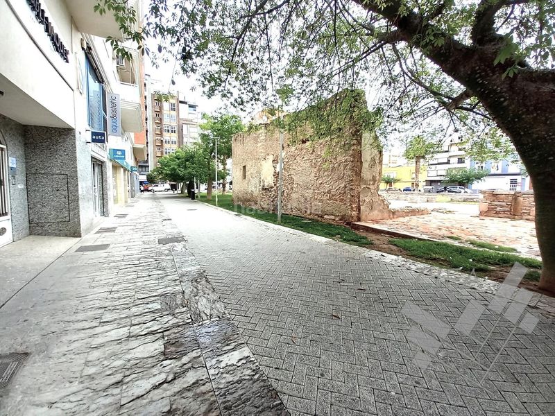 Foto 96f00563-844d-4f23-ab01-c4f99f666d30. Alquiler local comercial se alquila local diáfano esquinero en Vinaròs