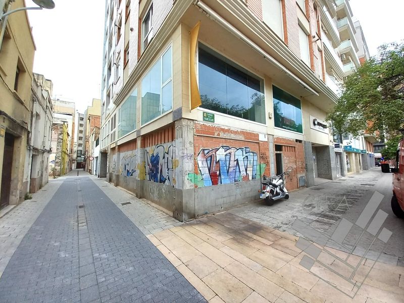 Foto a9533b74-be13-4a81-a5ec-abcf0a836a78. Alquiler local comercial se alquila local diáfano esquinero en Vinaròs
