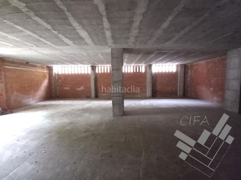 Foto ad3fdb69-d98b-47a4-95de-86ec6ce9b9c2. Alquiler local comercial se alquila local diáfano esquinero en Vinaròs