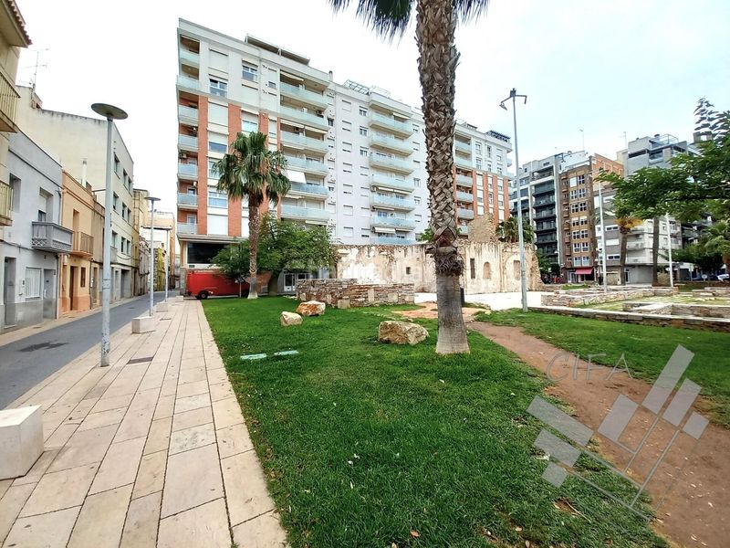 Foto bc6d1199-7e1a-4d1d-be9b-e008a28e7dc3. Alquiler local comercial se alquila local diáfano esquinero en Vinaròs