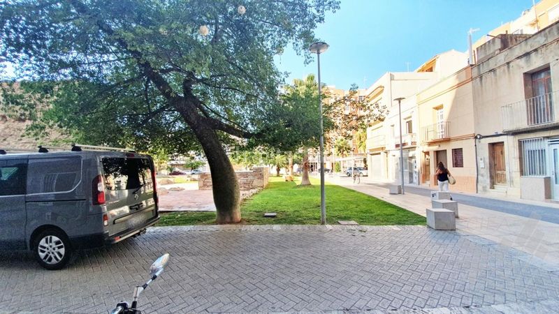 Foto e598dd92-ee1e-4407-bcd5-c571bd52de60. Alquiler local comercial se alquila local diáfano esquinero en Vinaròs