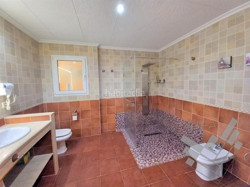 Foto 1527fd7e-b0bb-4718-8786-b6f842c8d4b9. Chalet con parcheggio in Casco Urbano Vinaròs