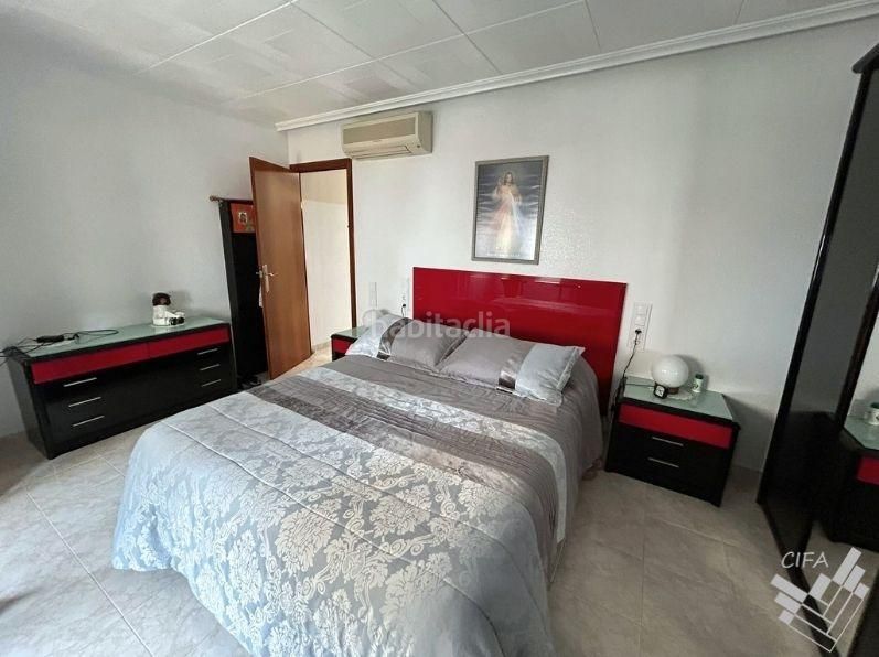 Foto 16a7ac3d-b68e-4bb8-b22d-19bbde487ccd. Casa adossada amb aparcament a Casco Urbano Vinaròs