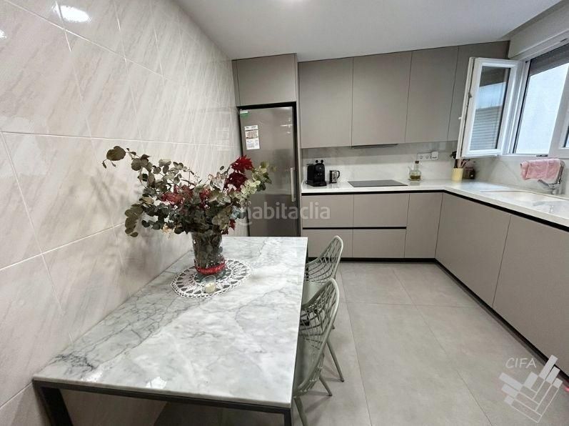Foto cdb77f6b-6b56-459e-af4e-5265f6cc47b7. Casa adossada amb aparcament a Casco Urbano Vinaròs