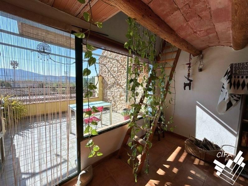 Foto 2516d192-146d-4c99-b3ea-c42d68d147c2. Casa aparellada a Ulldecona
