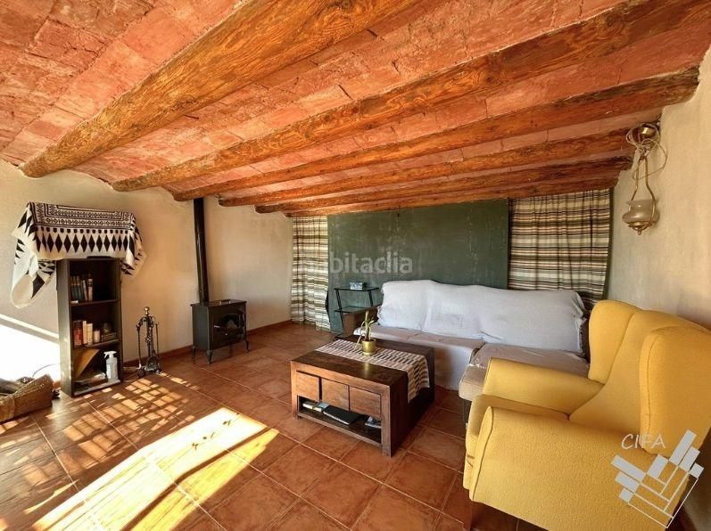 Foto 70fa5624-32e1-4fb4-b372-589fc7c62199. Casa aparellada a Ulldecona