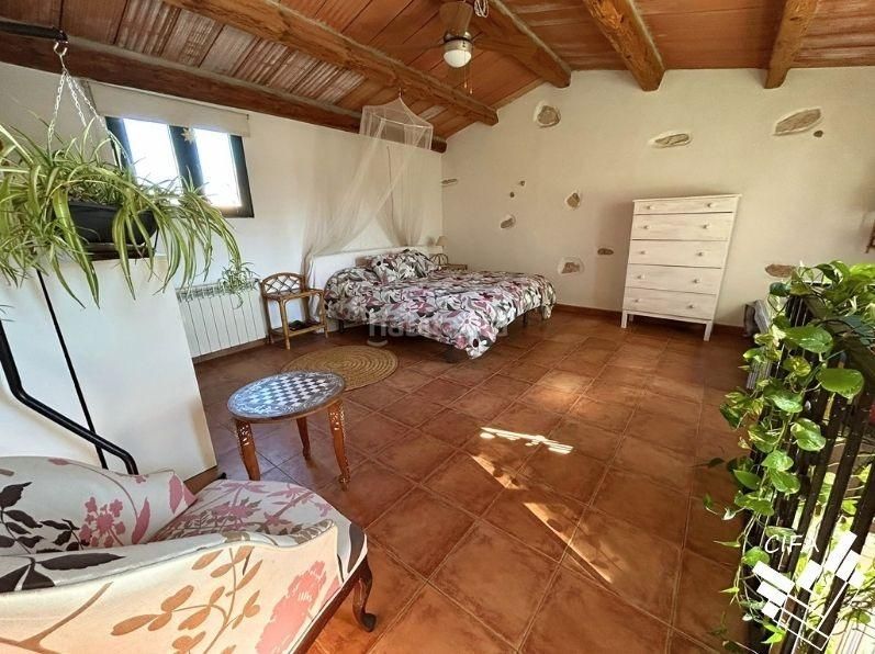 Foto 9ca5d5ec-f0ec-4e5d-9e5c-086baffc3997. Casa aparellada a Ulldecona