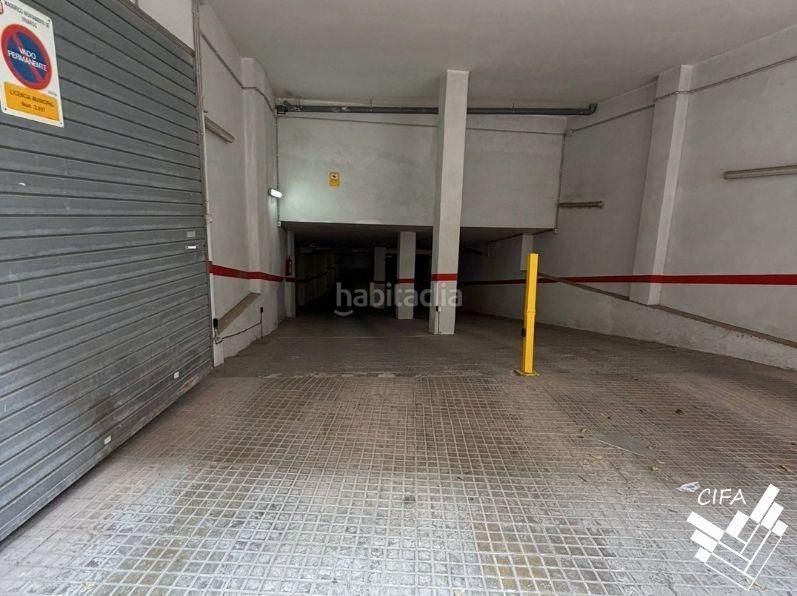 Foto ca9e1779-d588-4d3e-92de-aa1792a67e05. Aparcament cotxe a Casco Urbano Vinaròs