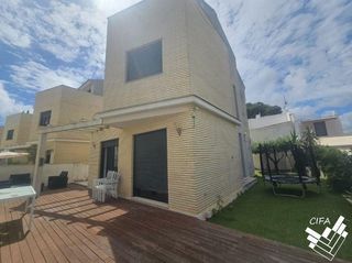 Chalet  Camino dels boverals. Chalet en venta con amplios espacios, jardín privado y excelente