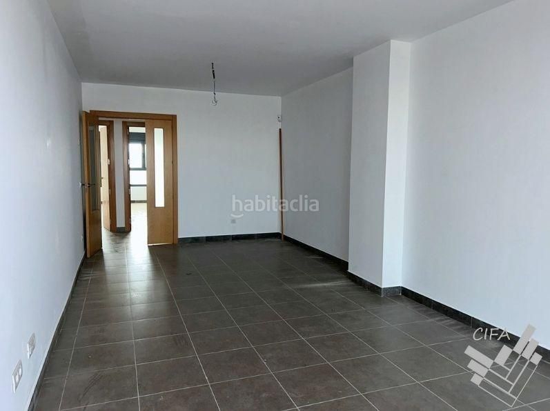 Foto f39c8bc1-efa7-4608-919a-4b0c88f13902. Pis amb aparcament a Centro Comercial - Capsades - Hospital Vinaròs