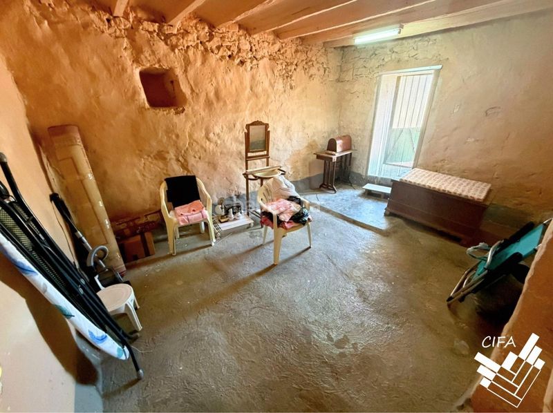 Foto fd4b1c42-74ba-4ceb-bc89-3a2e893692d0. Casa amb aparcament a Salzadella (la)