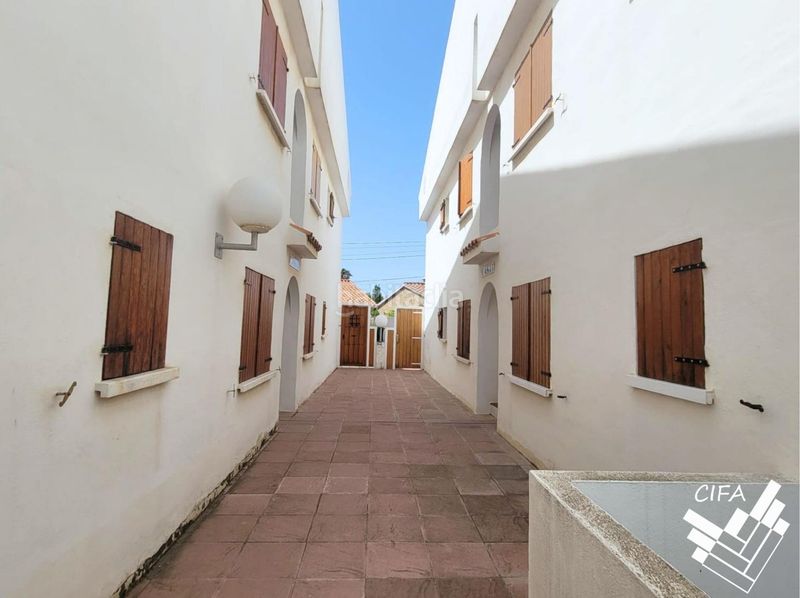 Foto f826d208-49fe-4792-b9b4-fefb68f4999e. Apartament amb piscina a Cala Puntal Vinaròs