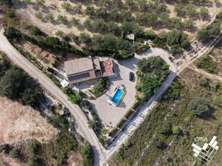 Mas  Partida moles les. Finca rústica en venta con casa, piscina y olivos centenarios en