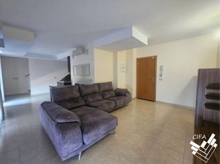 Rent Flat  Ronda barbiguera. Dúplex en alquiler con terrazas, parking y piscina comunitaria