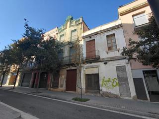 Edificio  Calle de sant antoni. Proyecto de rehabilitación exento de viviendas de protección ofi