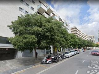 Aparcament cotxe  Vía europa. Plaza de aparcamiento en vía europa para coche pequeño