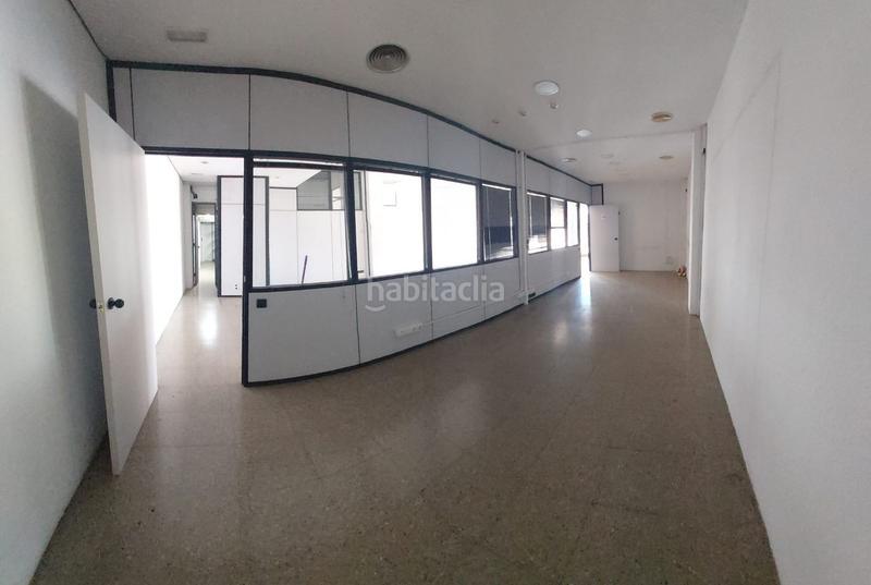 Foto 54392bde-f75e-42dc-9328-fecdd58392fd. Location local commercial dans Pla d'en Boet Mataró