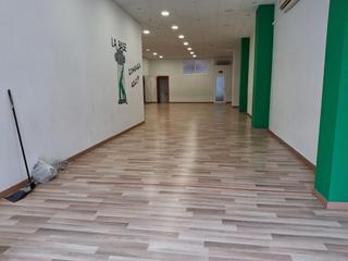 Lloguer Local Comercial  Carrer miquel biada. Local con muchas posibilidades en la calle miquel biada