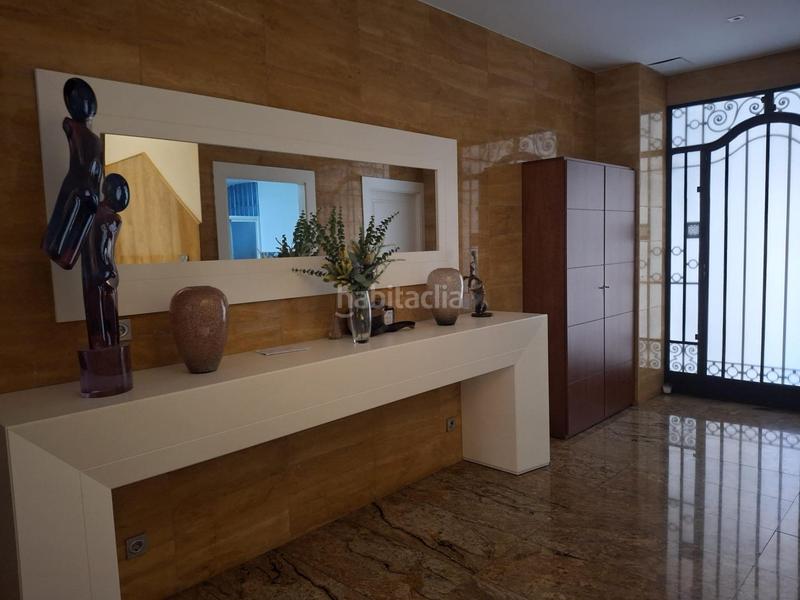 Foto 07fe7f6c-280c-41fa-8971-ab66fa9d9ea5. Casa adossada amb aparcament piscina a Centre Mataró