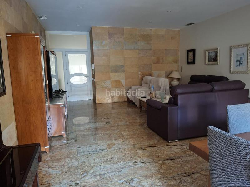 Foto 2d54764d-2b4d-4197-99a8-22a9ae2d59d0. Semi detached house with parking pool in Centre Mataró