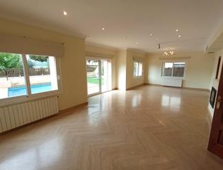 Maison à Vilassar de Dalt. Elegante casa con jardin y piscina para disfrutarla todo el año