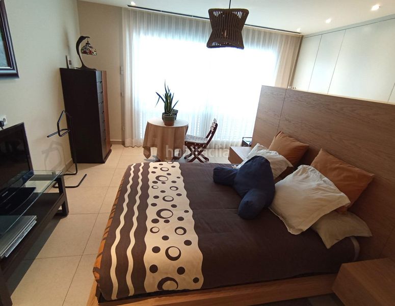 Foto 924f9c5b-31bd-42cd-aa52-48d06059ab3d. Casa amb aparcament piscina a Centre Mataró