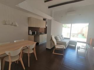 Lloguer Casa adossada  Rambla de sant joan. Alquiler de temporada-duplex con jardin