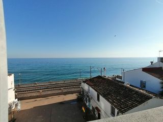 Miete Etagenwohnung  Carrer de l'església. Piso con terraza frente el mar