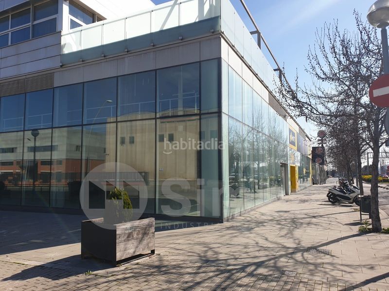 Foto ee1db1eb-b481-4bee-9696-4e258f319436. Alquiler local comercial en Centre-Eixample-Can Llobet Barberà del Vallès