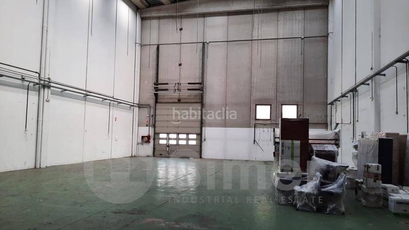 Foto b0564be6-dc50-4892-a4e2-753fdf24197e. Nave industrial en comadrán en Zona Industrial Barberà del Vallès