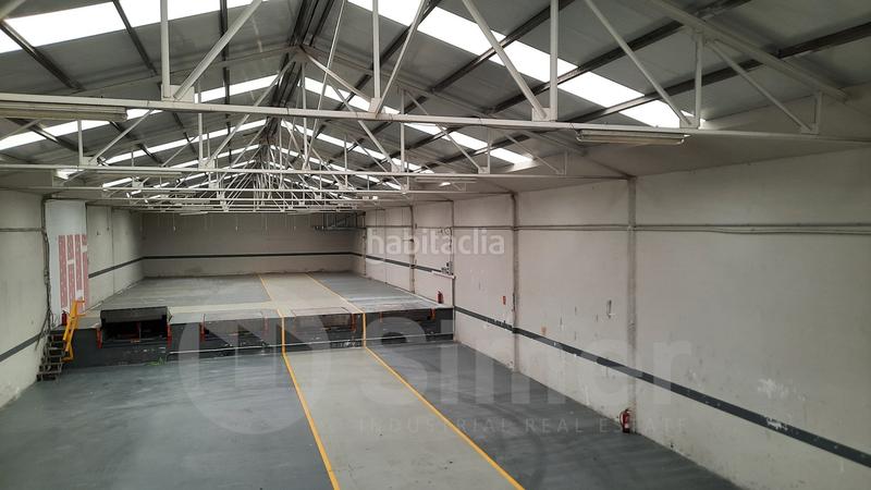 Foto b5831270-fdbc-42c3-a119-06e745941c8c. Lloguer nau industrial a Zona Industrial Barberà del Vallès