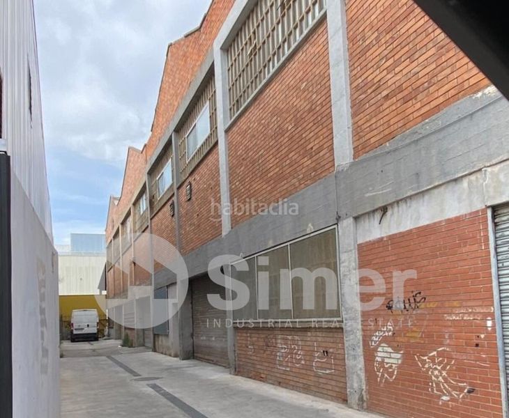 Foto ea1f07ed-35d1-4492-9675-d8136f1e5036. Fabrikhalle in El Pedró Cornellà de Llobregat