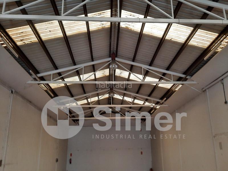 Foto 40c18668-2c87-4c6f-ba0d-4117b0a4f985. Rent industrial building in boada vell 3 in Palau-solità i Plegamans