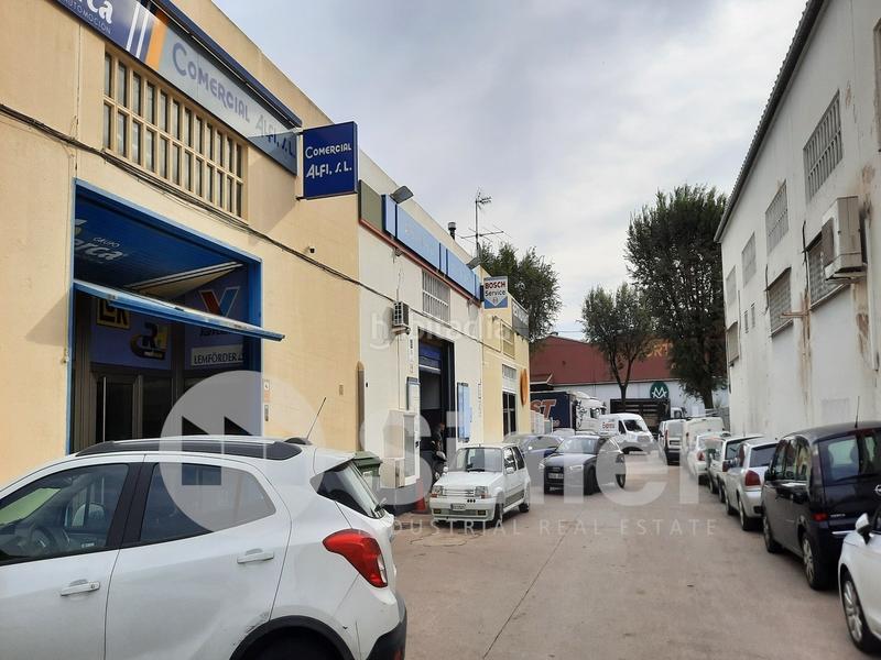 Foto 84a8b861-55ef-4aa4-a8ff-661be5fc9e70. Rent industrial building in boada vell 3 in Palau-solità i Plegamans