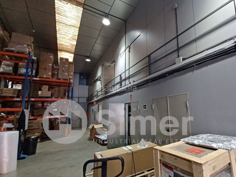 Foto a8a61385-c1fa-45d3-bc9b-b8cc9f48bd11. Nave industrial en Montornès del Vallès