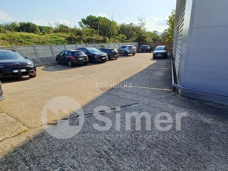Foto ae6bb6a6-a542-4445-8085-cd1105c033d8. Nave industrial en Montornès del Vallès