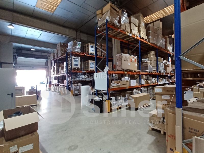 Foto f7a6c2e5-d132-4aea-8db9-ee4c9eea6b4c. Nave industrial en Montornès del Vallès