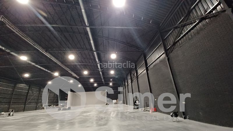 Foto c90e1dca-e9a9-4ed0-a608-99962b6125d0. Fabrikhalle in Torre-romeu Sabadell