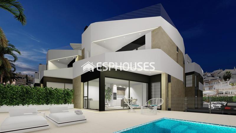 Foto 0f8bda32-4818-4502-a09f-ca9c98f6b192. Casa adosada villa adosada con piscina privada costa en Orihuela