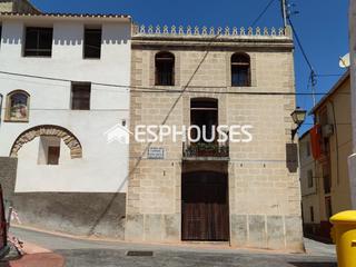 Casa a Beniardà. Impresionante casa de pueblo en beniarda con patio interior y te